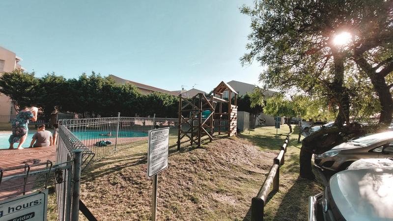 1 Bedroom Property for Sale in Oakglen Western Cape